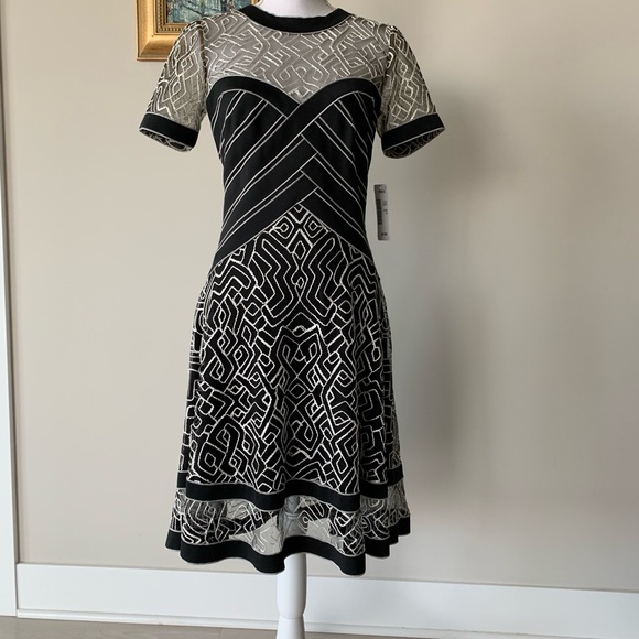 Tadashi Shoji Dresses & Skirts - Perfect and Gorgeous holiday or formal dress 👗 timeless classic